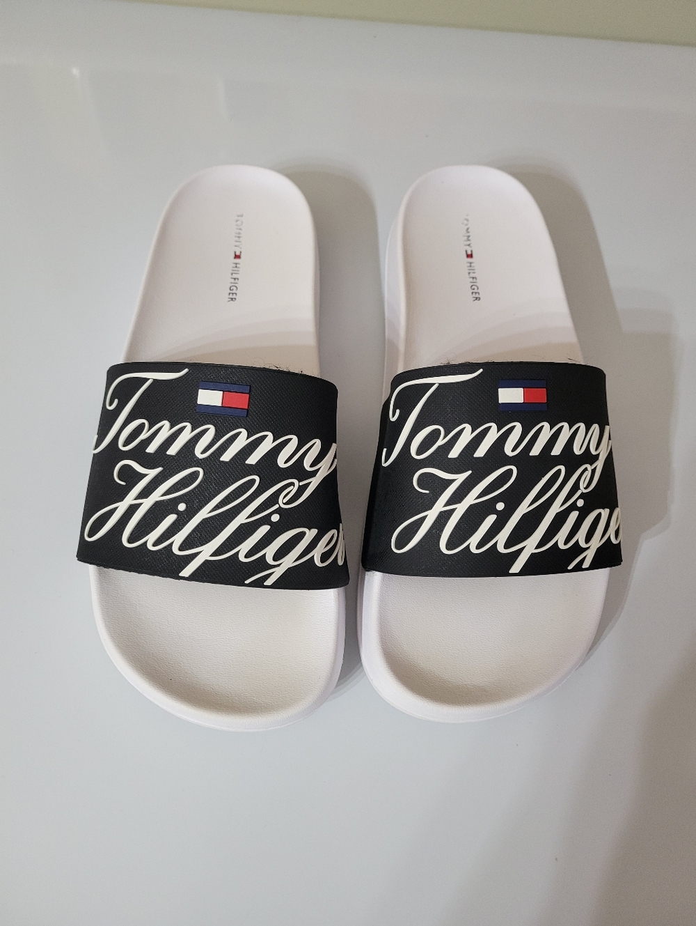 Tommy Hilfiger Slip On/Slides Size 8